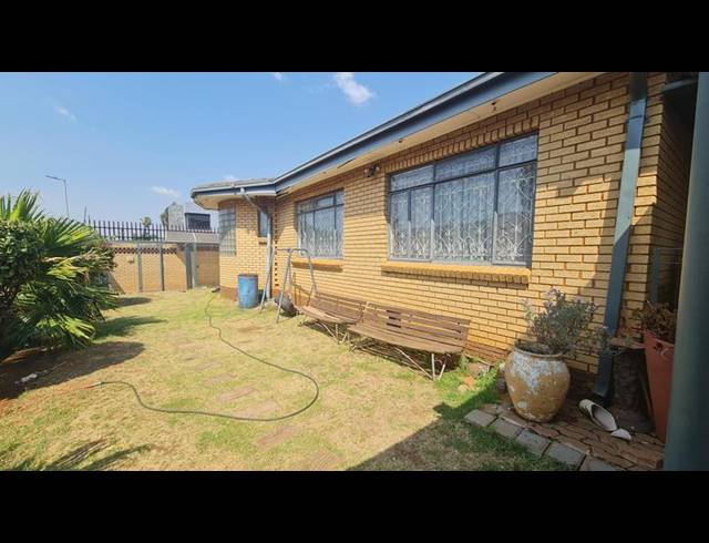 4 BEDROOM HOUSE FOR SALE IN LENASIA